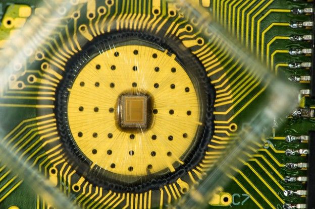 IBM 发布突破性新技术“PCM”，比快闪内存快 70 倍、写入次数多近 1 千万次《电子工程专辑》